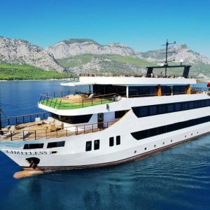 LIMITLESS Motoryacht